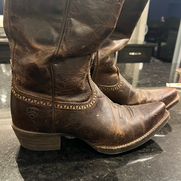 Ariat size 6 cowboy boots - Picture 1 of 3